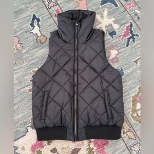 Tuckernuck Black Vest - SMALL.  excellent condition